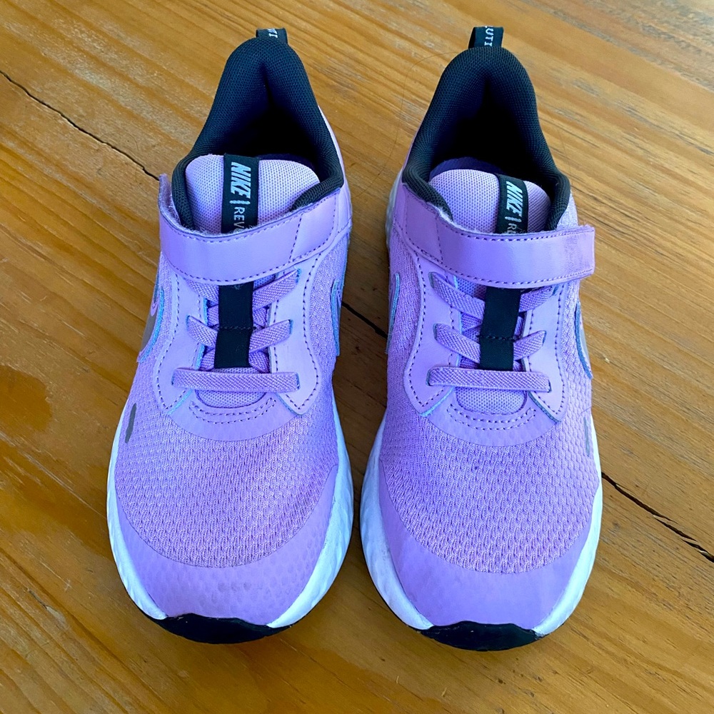 Purple Nike tennis shoes